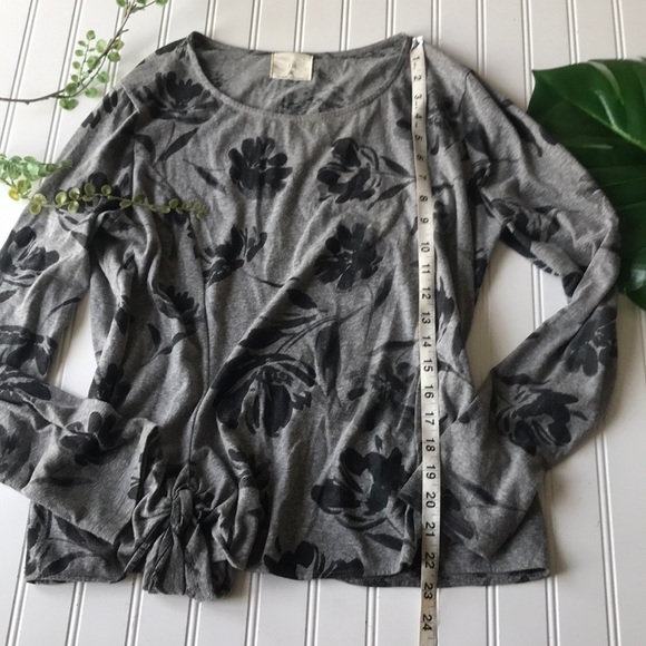 Anthropologie T.la floral grey tie knot top - Picture 3 of 8